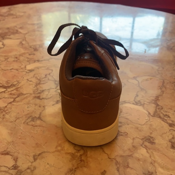 Brown UGG shoes. Nice condition, Size 5 - Picture 4 of 6